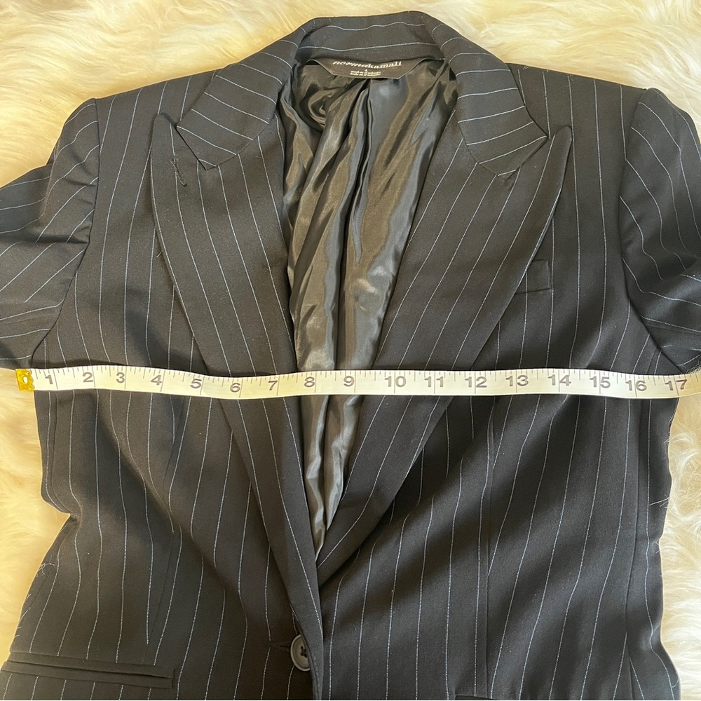 Norma Kamali Classic Timeless Black W Blue Pinstripe Single Button Blazer SZ 4 - Picture 7 of 11